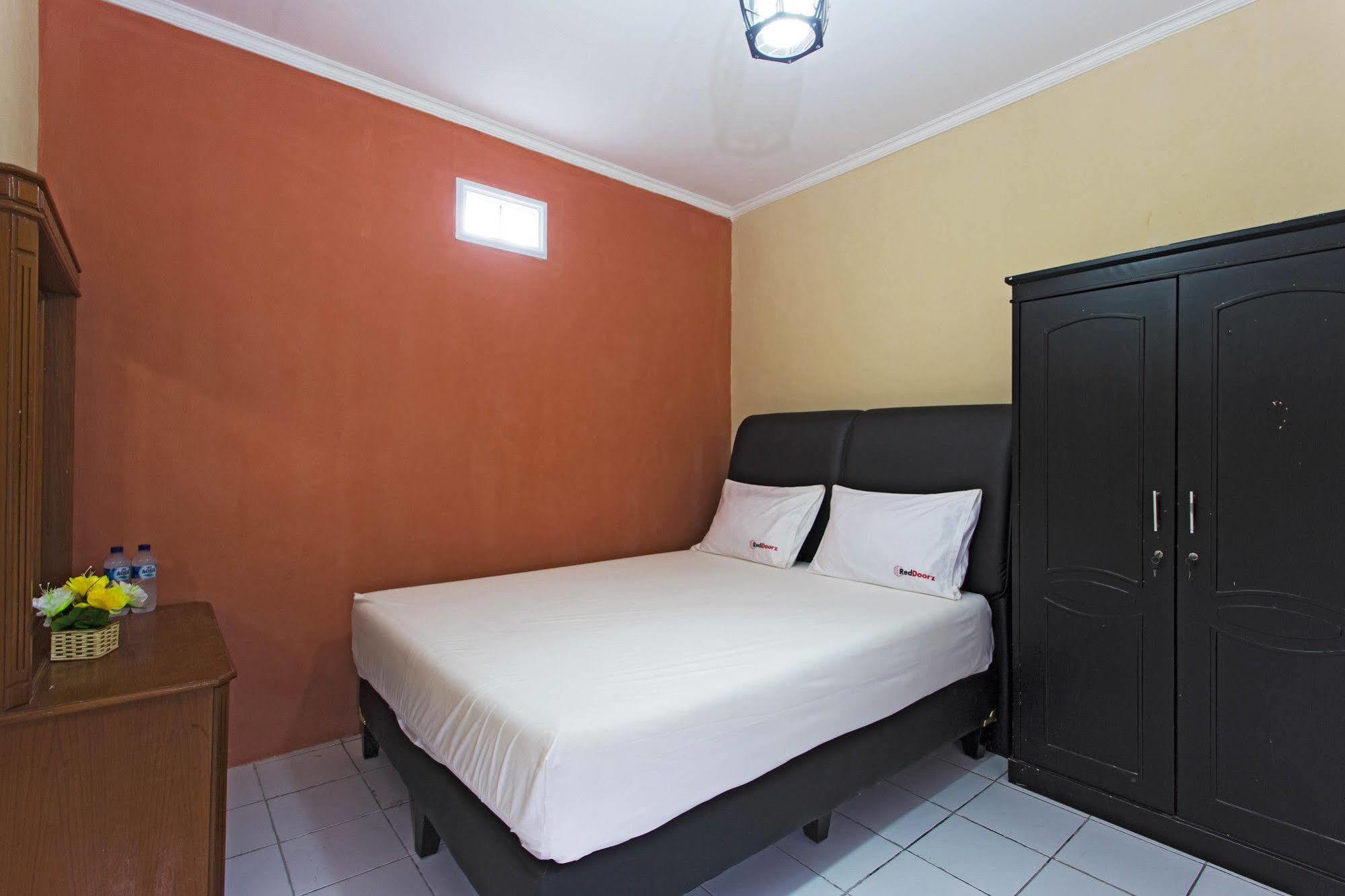 Reddoorz @ Pesanggrahan Mencil Eksteriør bilde