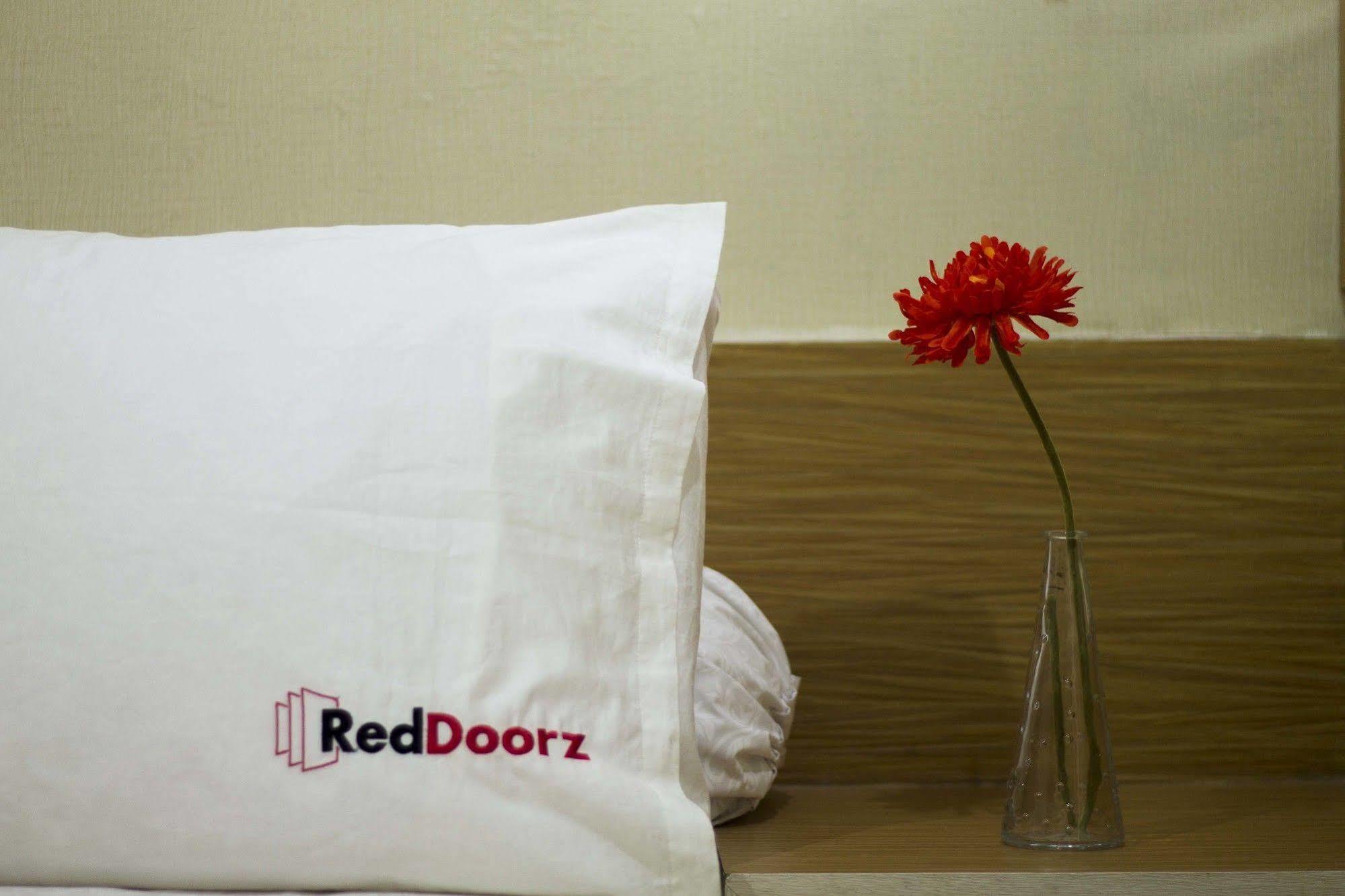 Reddoorz @ Pesanggrahan Mencil Eksteriør bilde